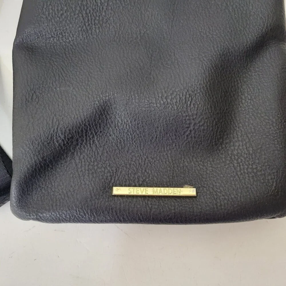 Steve Madden Black Crossbody Shoulder Bag Adjustable Strap Gold Accents - Picture 5 of 6